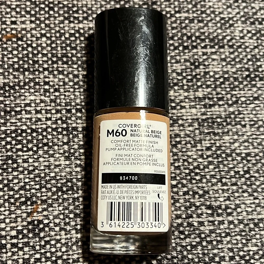 NWT Covergirl TruBlemd Matte Made Foundation